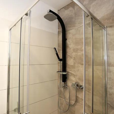 Ivan Spadina Lägenhet *