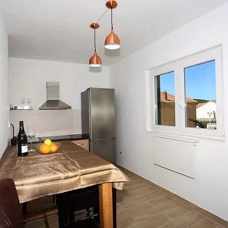 Apartment Ivan Spadina Tisno