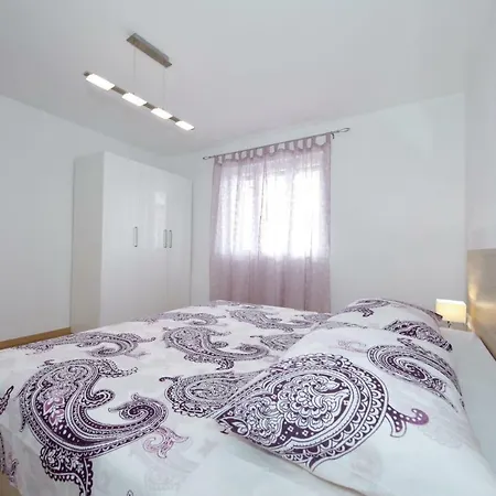 Apartment Ivan Spadina Tisno