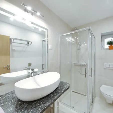 شقة Ivan Spadina تيسنو