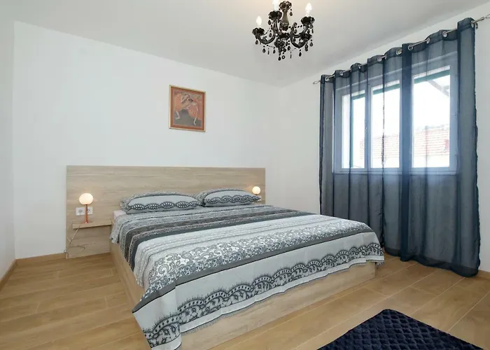 Ivan Spadina Lägenhet *