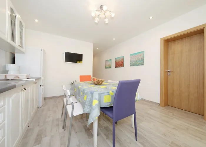 Ivan Spadina 아파트